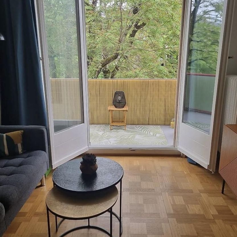 Beautiful renovated 4-room apartment in a quiet area - Photo 1