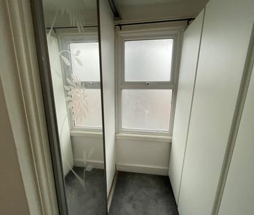 3 Bed Terraced House, Culver Lane, RG6 - Photo 3