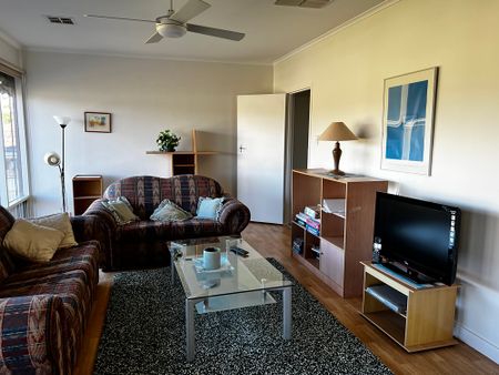 3-bedroom shared house / townhouse, St Albans Ave - Photo 3