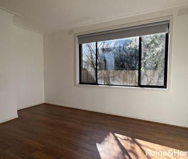 Spacious one bedroom unit - Photo 2