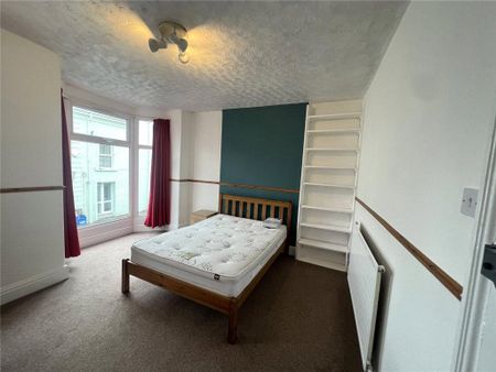 4 bedroom semi-detached house to rent - Photo 2