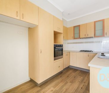 Stylish Family Living in Popular Fig Tree Estate - Photo 4