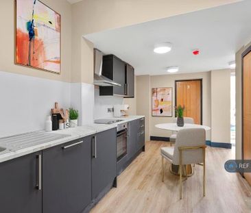 1 bedroom in a house share to rent - Photo 2