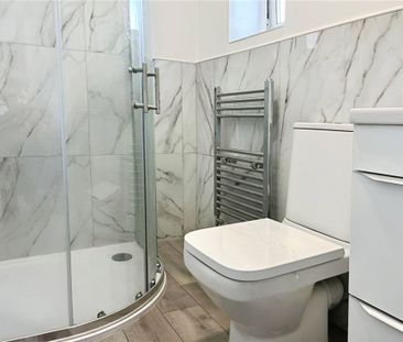 Yew Tree Drive, Guildford, Surrey, GU1 1PE - Photo 4