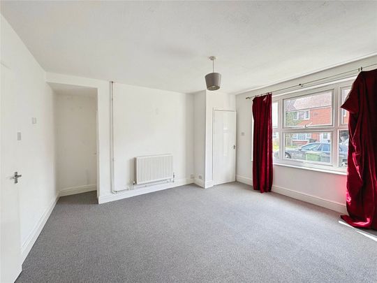 3 bedroom house to rent Jubilee Crescent, NN8 - Photo 1