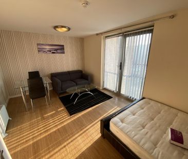 Studio to rent - Photo 1