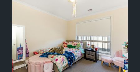 Spacious 4 Bedroom Home - Photo 2