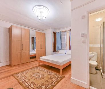 3 bedroom flat to rent - Photo 3