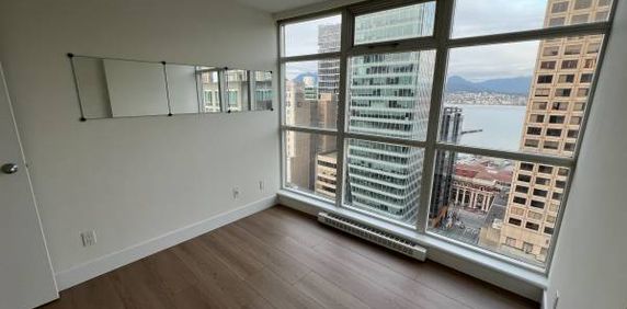 Downtown Ocean View 1 BR + Solarium for rent - Photo 2