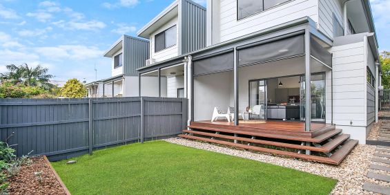 CHARMING HOME WITH ENTERTAINER’S DECK IN PRIME CARINA LOCATION - Photo 3