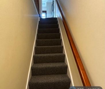 4 bedroom semi-detached house to rent - Photo 5