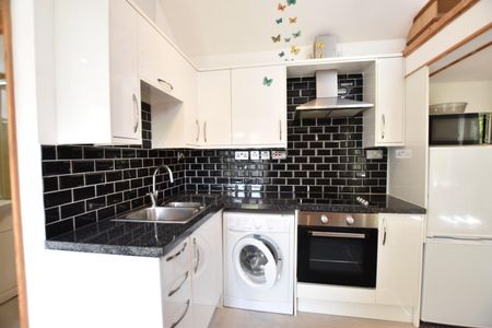 1 bedroom Flat To Let - Photo 4