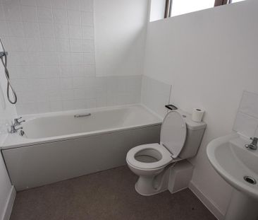3 bedroom apartment to rent - Photo 5