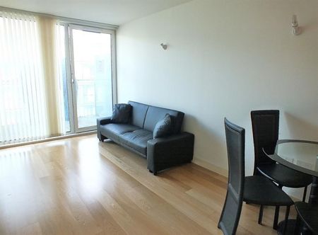 1 bedroom Flat To Let - Photo 2