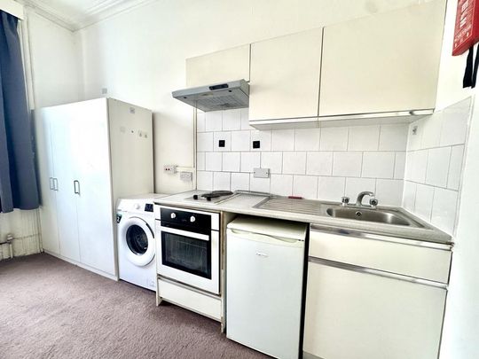 Studio to rent - Photo 1