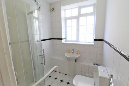 St James Court, Croydon - Photo 5