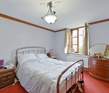 A Beautiful Period Residence in the Sought-After Leigh Woods - Photo 3