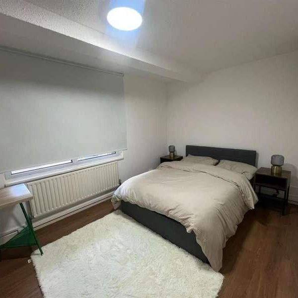 Mayford Estate, NW1 - Photo 1