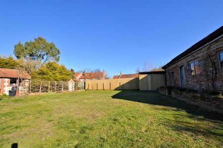 3 bedroom end of terrace house to rent - Photo 3