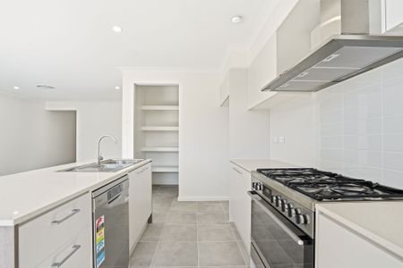 BRAND NEW FOUR BEDROOM FAMILY HOME - Photo 3