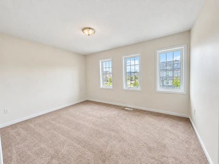 For Lease - 26 Alexandra Drive, Thorold, Ontario - Photo 3
