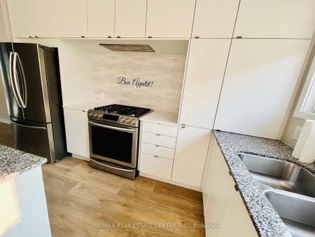 For Lease - 171 Sabina Drive, Oakville, Ontario - Photo 3