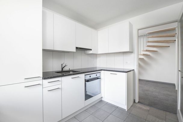 Reinach an ruhiger Lage - geräumige 5 1/2-Zimmer-Maisonette-Wohnung im 1./2.OG - Photo 1