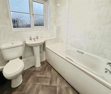 3 bedroom mews to rent - Photo 6