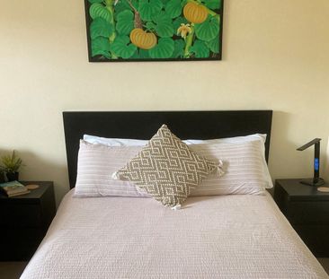 Minutes walk to beach, furnished studio - Photo 5