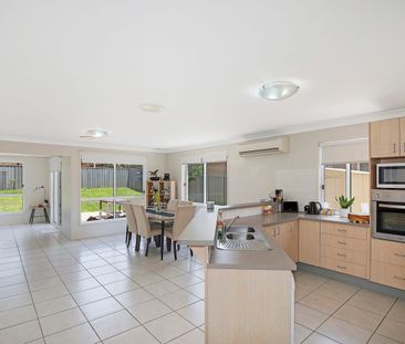 Spacious Family Home - Photo 3