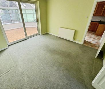 4 bedroom detached house to rent - Photo 2