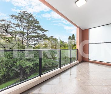 RENOVATED 2 - BEDROOM WITH TIMBER FLOOR + STORAGE! - Photo 4