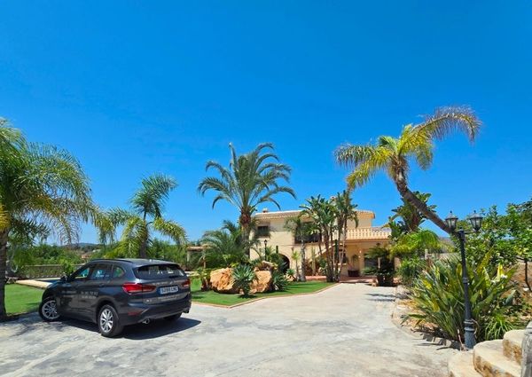 WIDE ESTATE FOR RENT IN TEULADA FOR LONG TERM