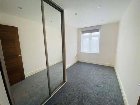 2 bed flat to rent in Finch Lane, Bushey, WD23 - Photo 5