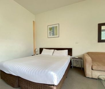 Fully Furnished Studio Apartment - Photo 3