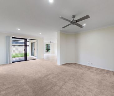 For Lease: Spacious & Modern Family Home in Upper Coomera! - Photo 3