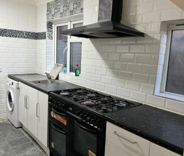 5 bedroom terraced house to rent - Photo 4