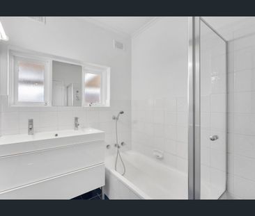 Easy-Care Unit Offering an Exceptional Lifestyle! - Photo 5