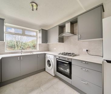 4 bedroom semi-detached house to rent - Photo 5