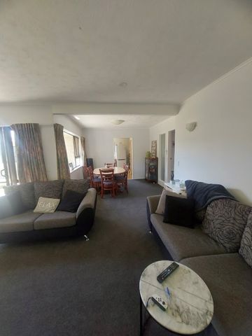 3 bedroom spacious private home in Paraparaumu Beach - Photo 2