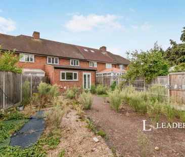 4 bedroom house to rent Simms Close, Carshalton, SM5 - Photo 2