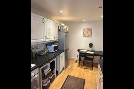 Room in a Shared Flat, Fellows Court, E2 - Photo 5