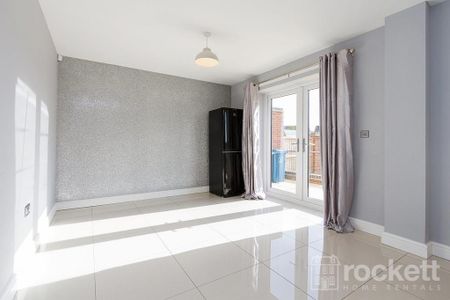 4 bedroom detached house to rent - Photo 3