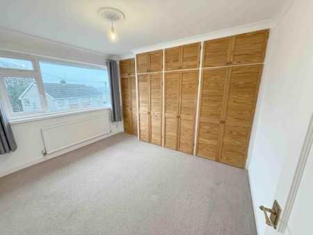 4 bedroom semi-detached house to rent - Photo 2