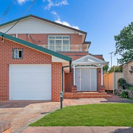 Family home in prime Roselands location - Photo 4