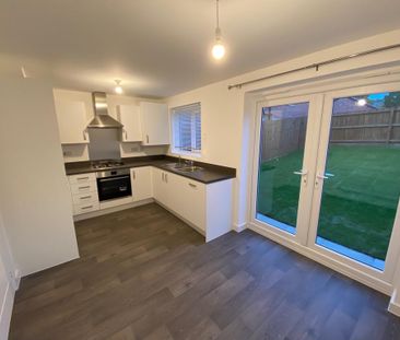 3 bedroom semi-detached house to rent - Photo 5