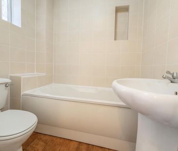 1 Bedroom Flat To Let - HP11 - Photo 3