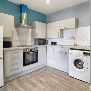 2 bedroom flat to rent - Photo 2