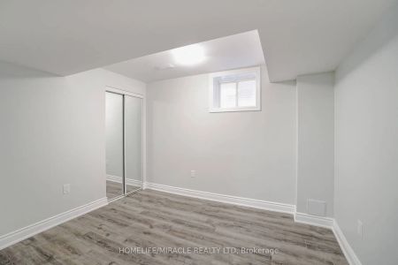 Property For Lease | W9046126 - Photo 2