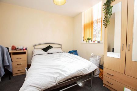 6 bedroom house to rent - Photo 2